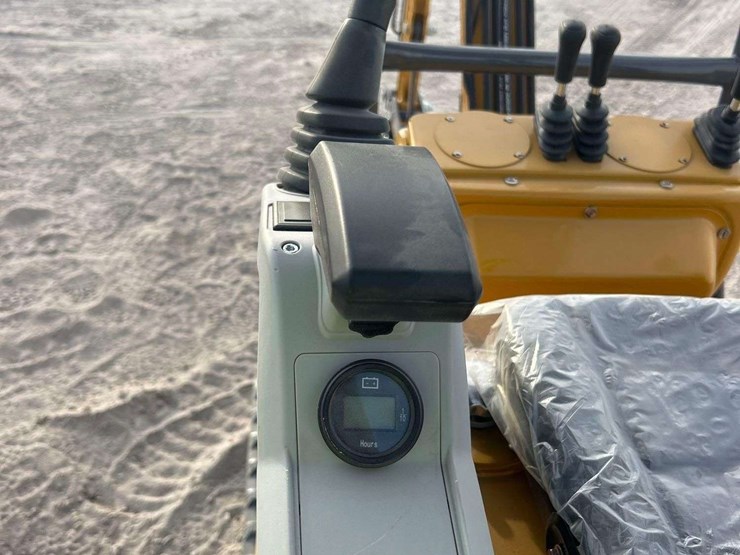 unused-2025-cfg-industrial-mx12rx-mini-excavator-image-7