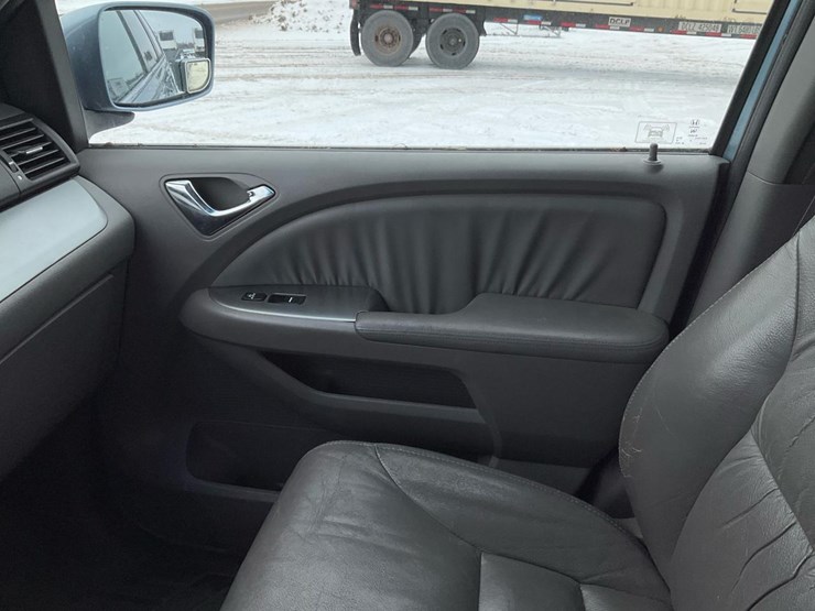 2010-honda-odyssey-touring-image-63