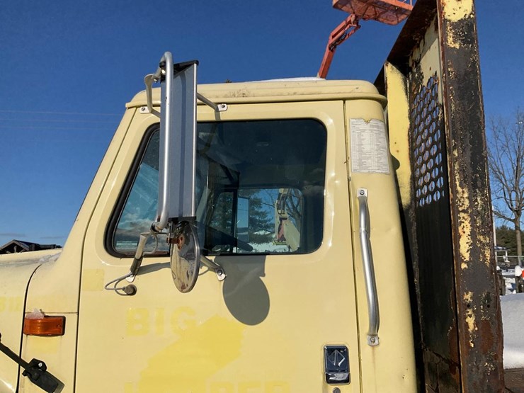 international-4900-image-18