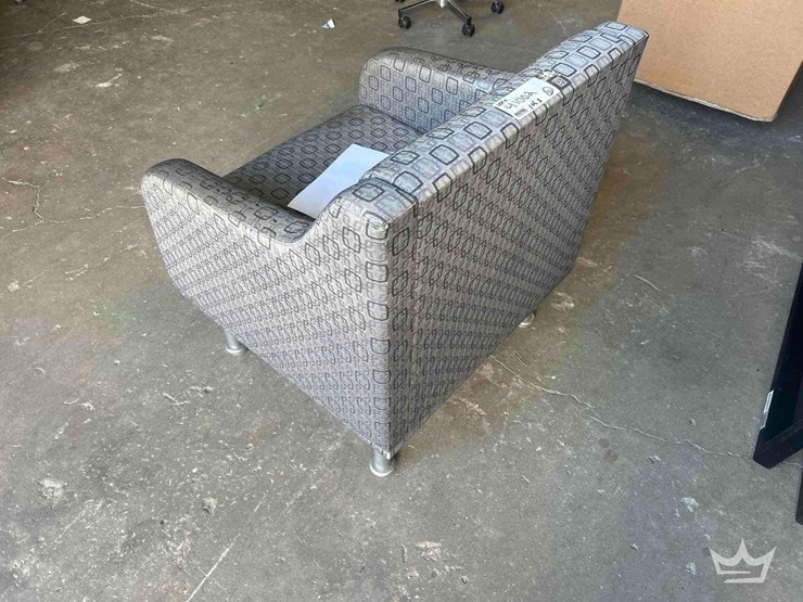 office-couches-and-chair-image-4