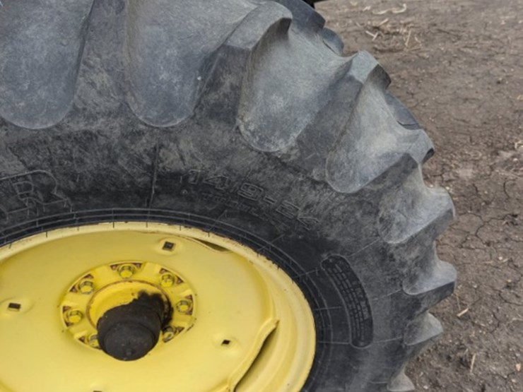 john-deere-8820-image-8