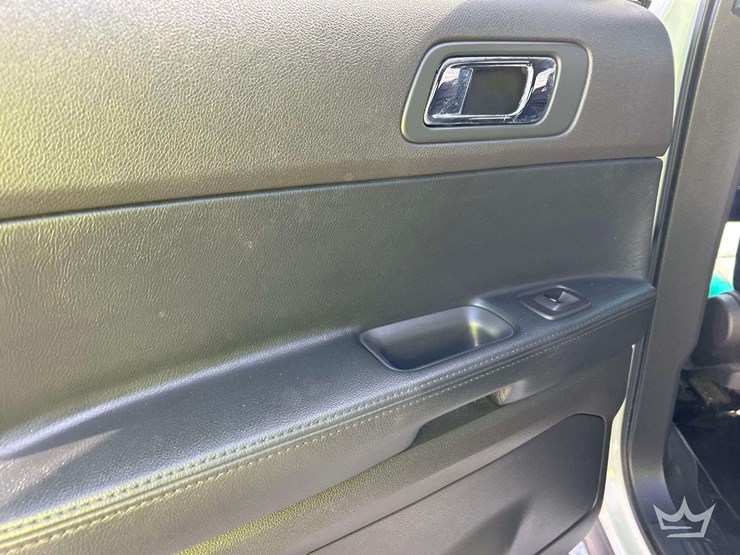 2014-ford-explorer-suv-image-21