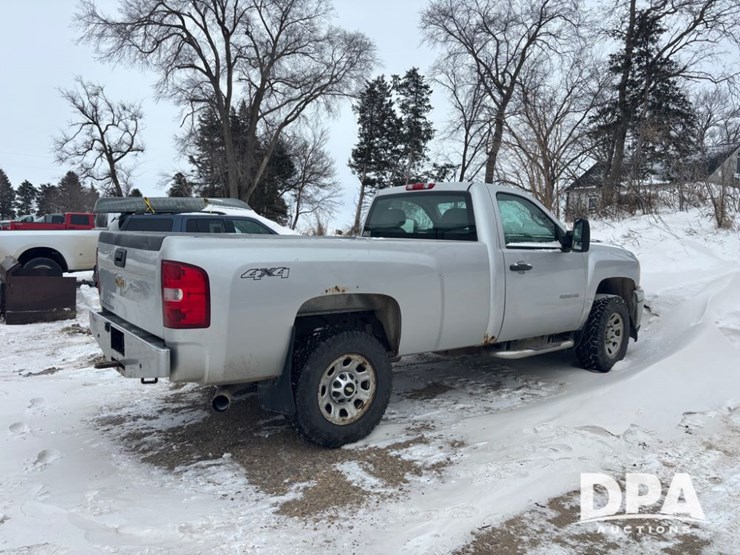 2011-chevrolet-3500hd-image-7