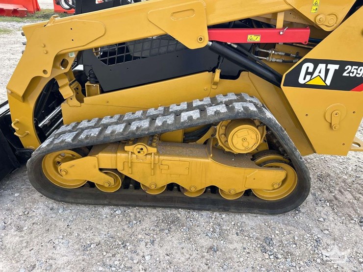 compact-track-loader-skid-steer-image-22