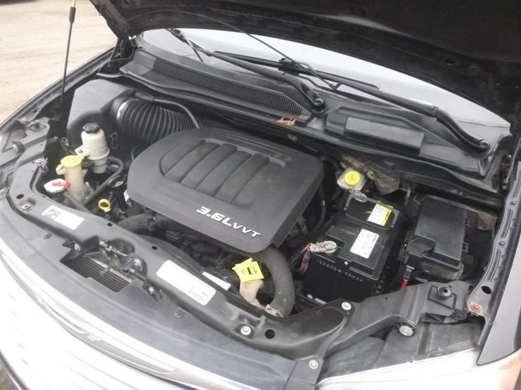 chrysler-town-&-country-image-12