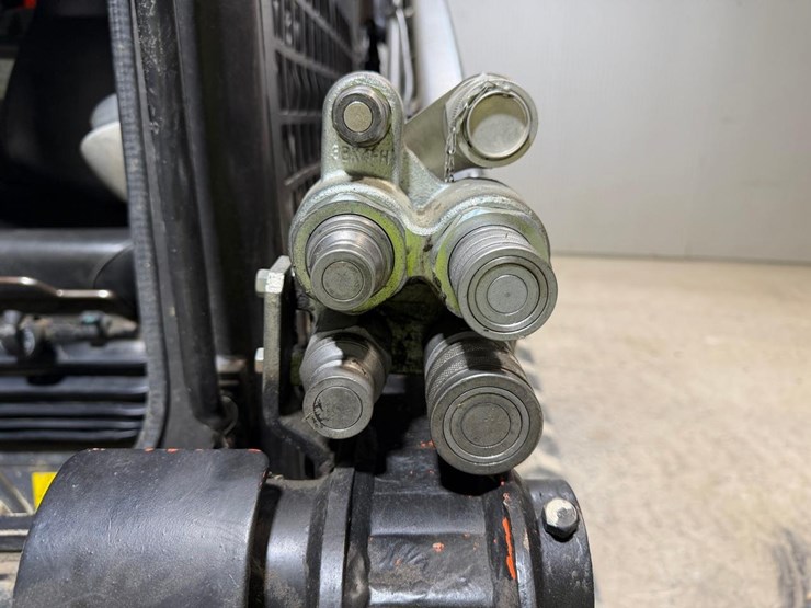 kubota-svl75-2-image-10