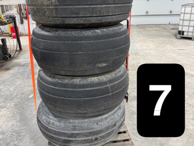 implement-tires-(lt1477,-unit-7)-image-1