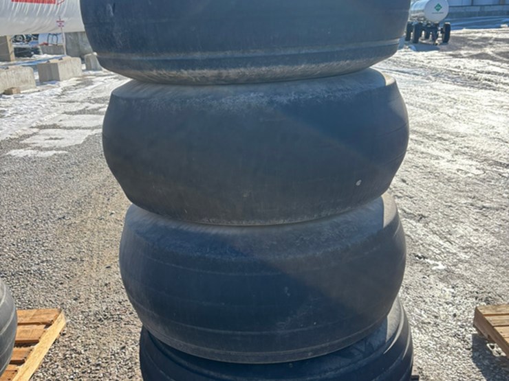 implement-tires-and-wheels-(lt1479)-image-1