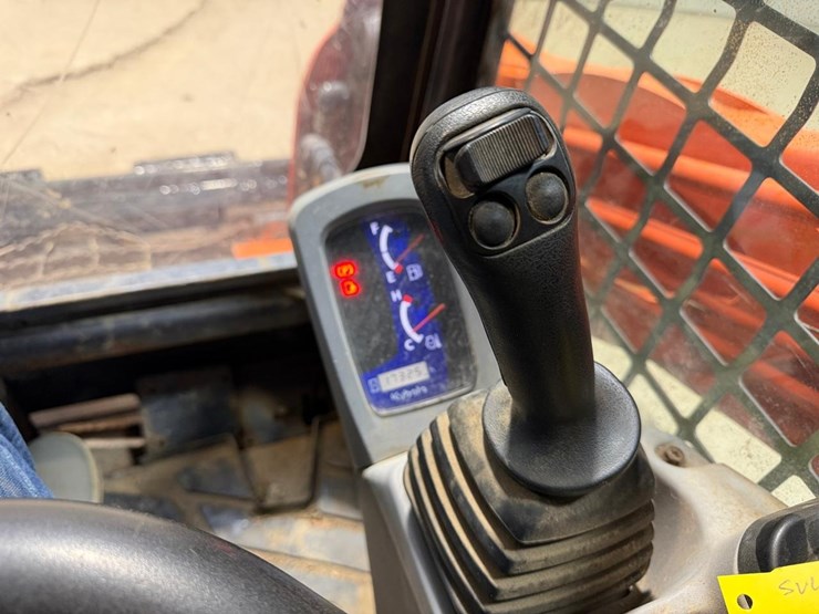 kubota-svl75-2-image-21