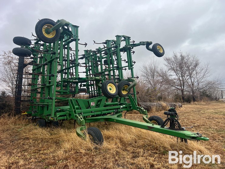 john-deere-2210-image-3