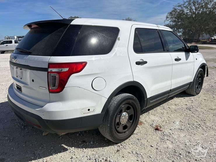 2014-ford-explorer-suv-image-3