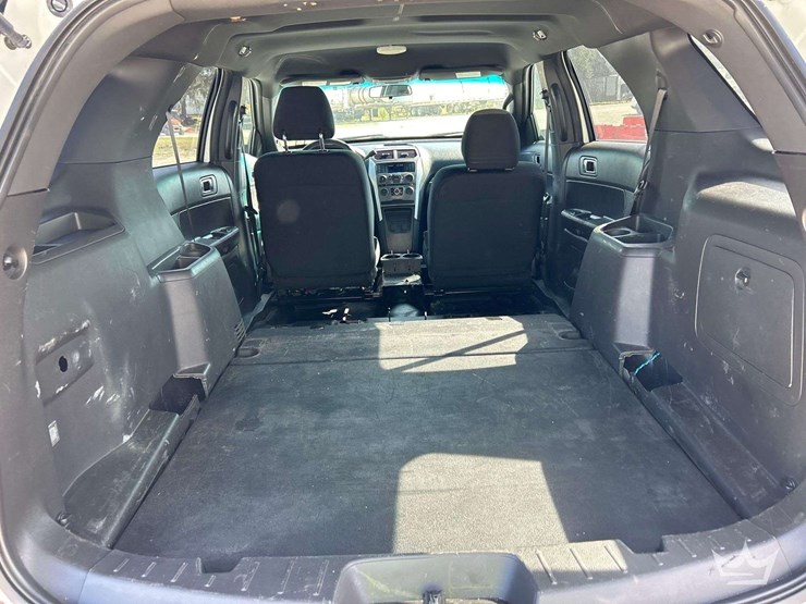 2014-ford-explorer-suv-image-23