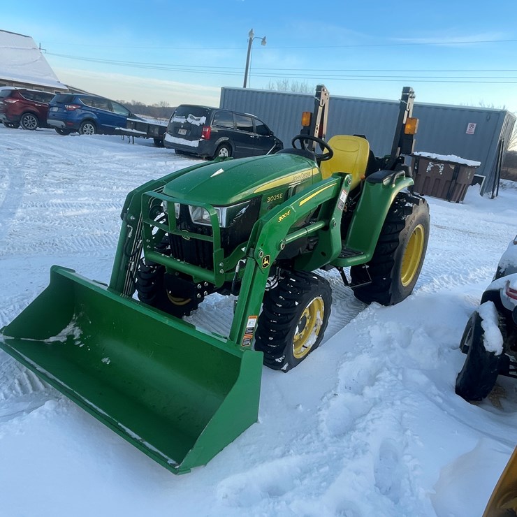 JOHN DEERE 3025E