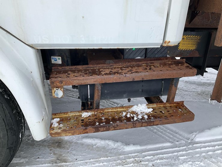 2000-freightliner-fl70-image-20