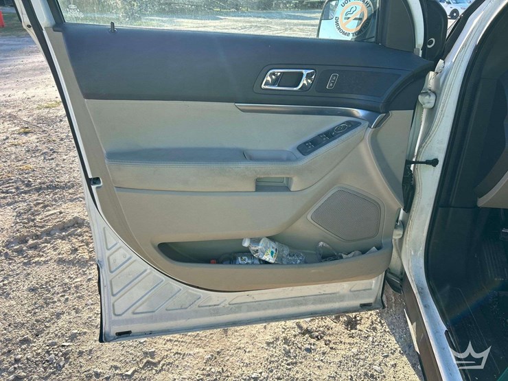 2013-ford-explorer-suv-image-11