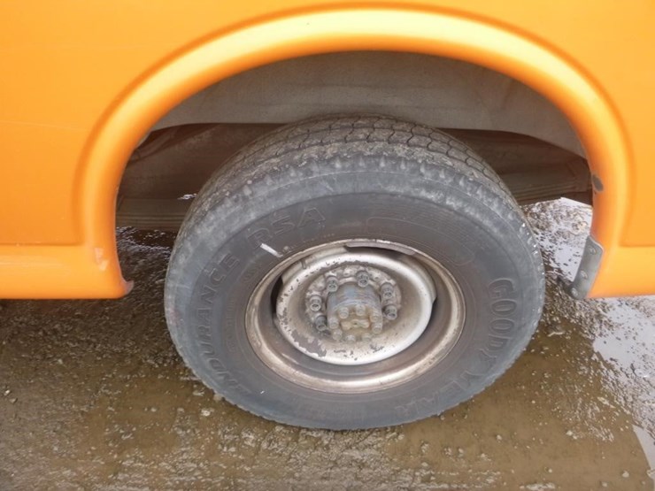 2000-gmc-3500-image-15