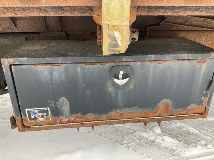 2000-freightliner-fl70-image-26