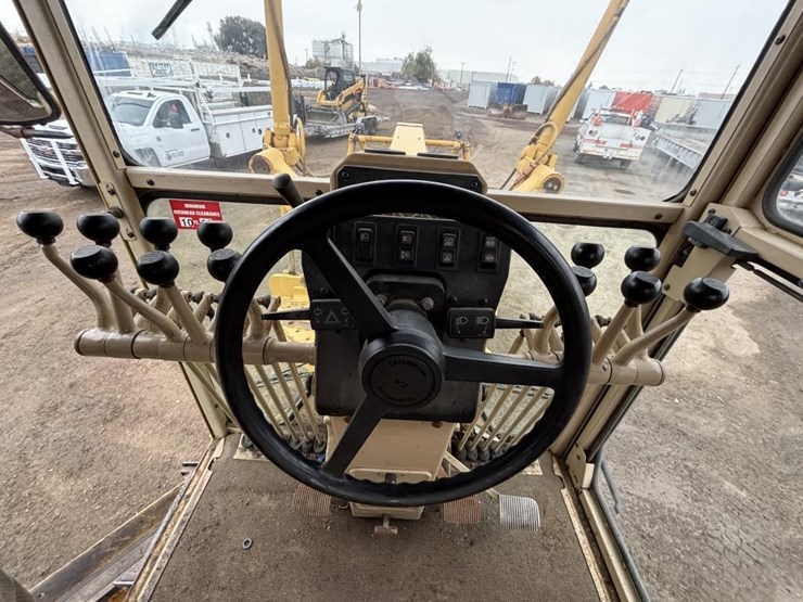 2006-caterpillar-143h-image-35