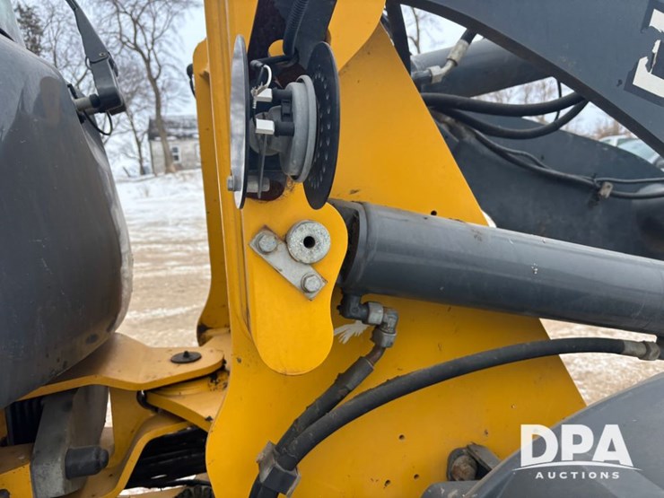 deere-324l-image-30