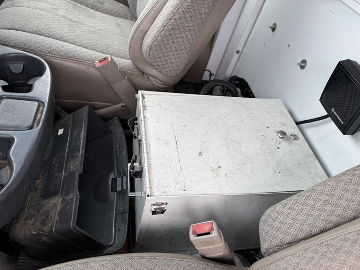 2000-gmc-3500-image-10