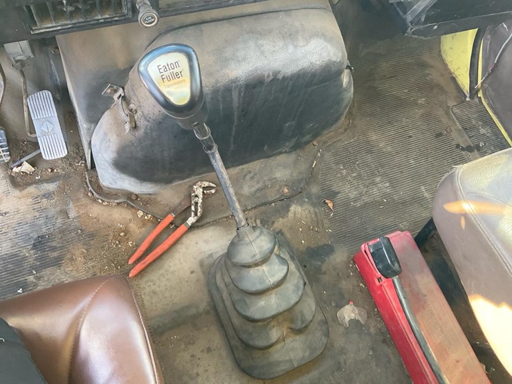 international-4900-image-78