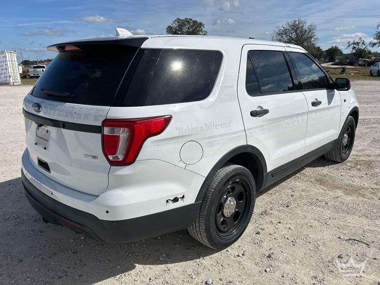 2016-ford-explorer-awd-suv-image-3