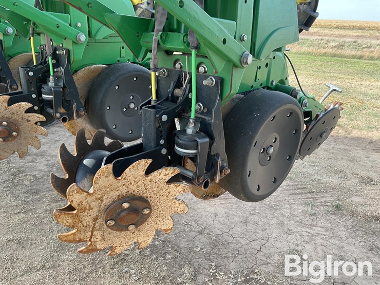 2019-john-deere-1775nt-image-16