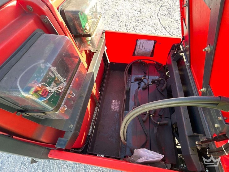 powerboss-admiral-plus-38c-ride-on-floor-scrubber/sweeper-image-9