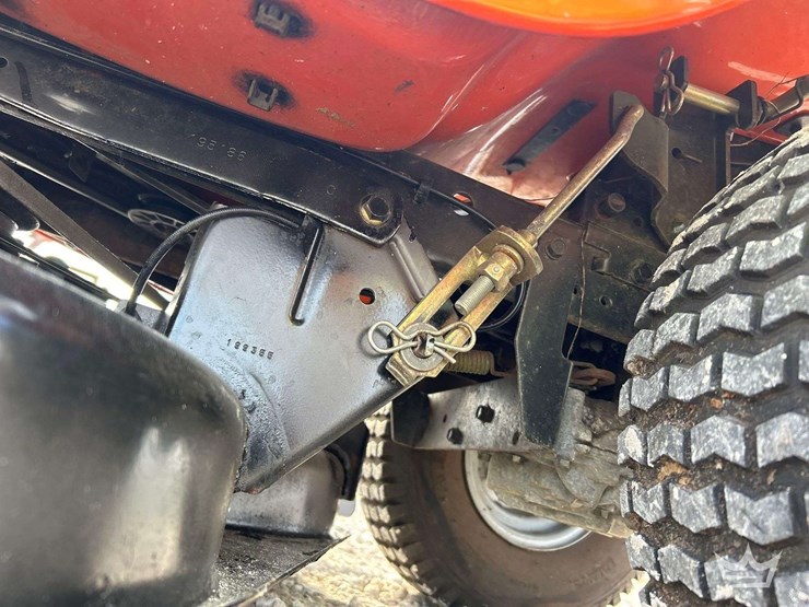 2012-husqvarna-lth18538-38"-riding-mower-image-14