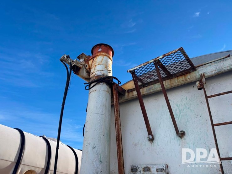 2007-neville-trailer-image-41