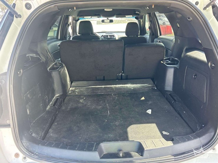 2016-ford-explorer-awd-suv-image-23