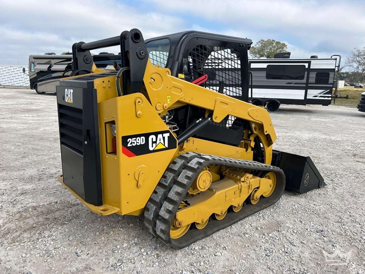 compact-track-loader-skid-steer-image-3