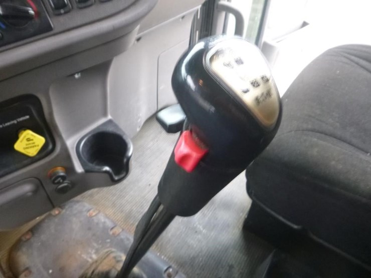 2014-peterbilt-367-image-18