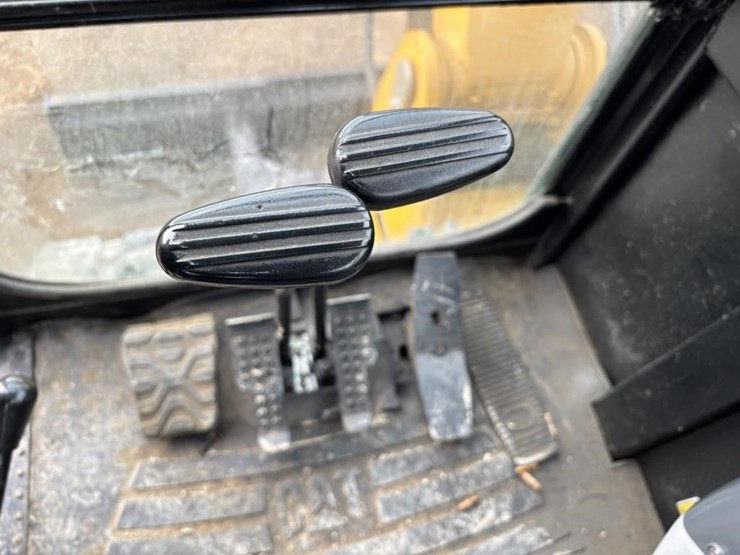 2023-caterpillar-305.5e2-image-30