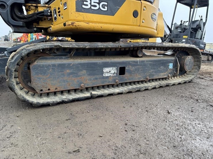 2022-deere-35g-image-22