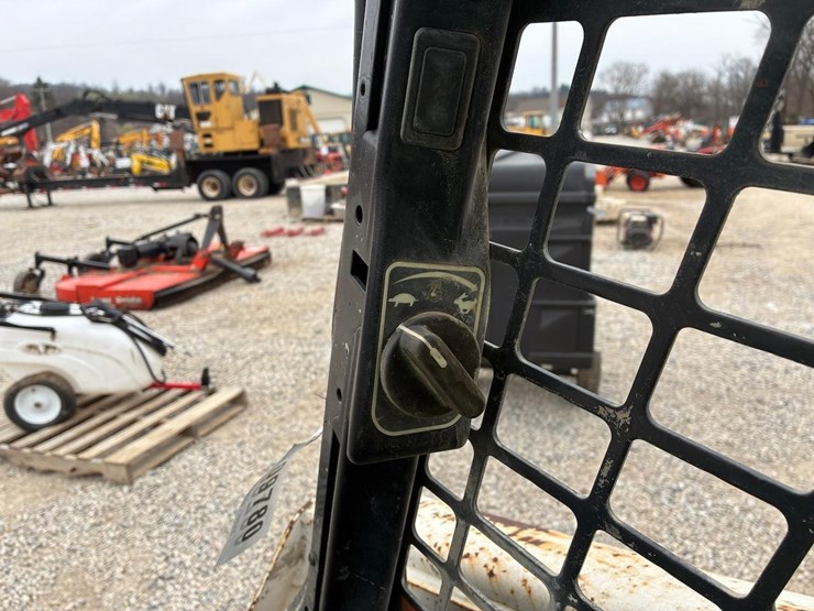 2016-bobcat-t740-image-22