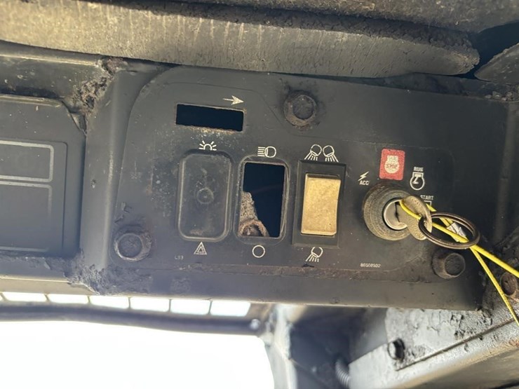 1995-new-holland-lx865-image-26