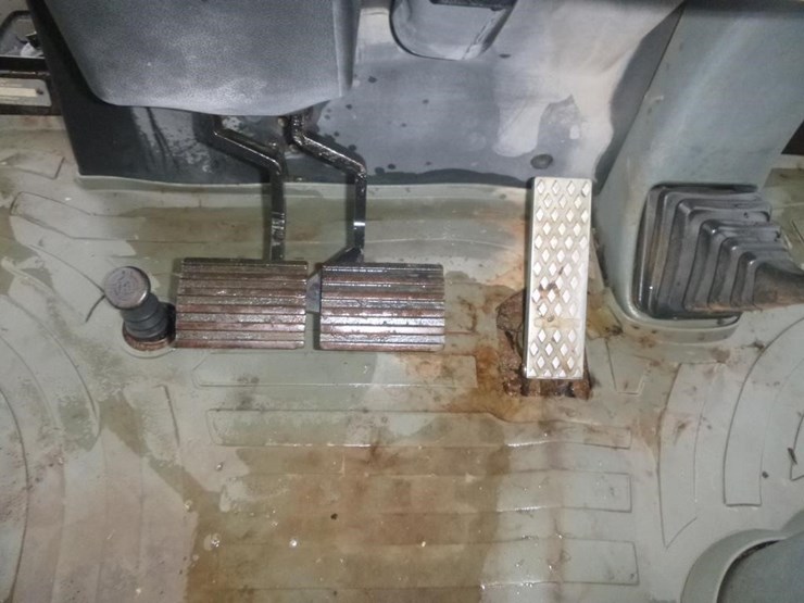 2005-caterpillar-420d-image-12