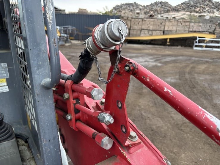 2016-takeuchi-tl8-image-13