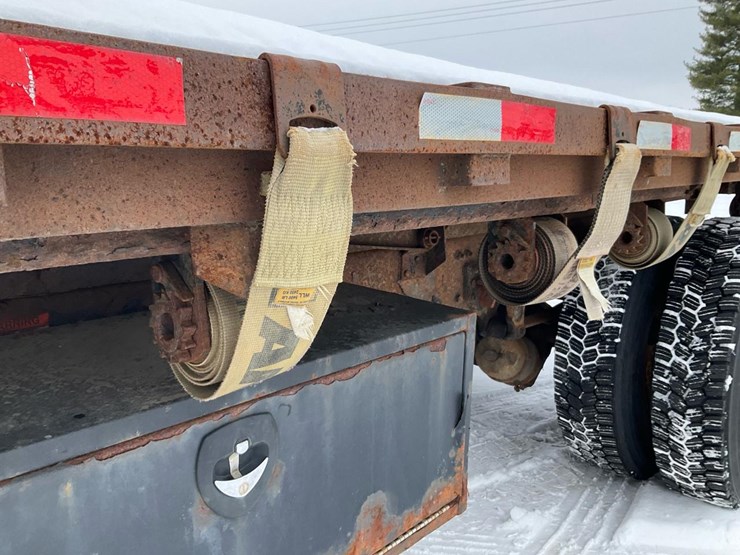 2000-freightliner-fl70-image-28