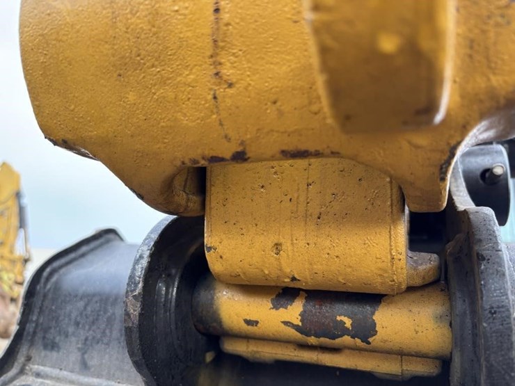 2023-caterpillar-305.5e2-image-14