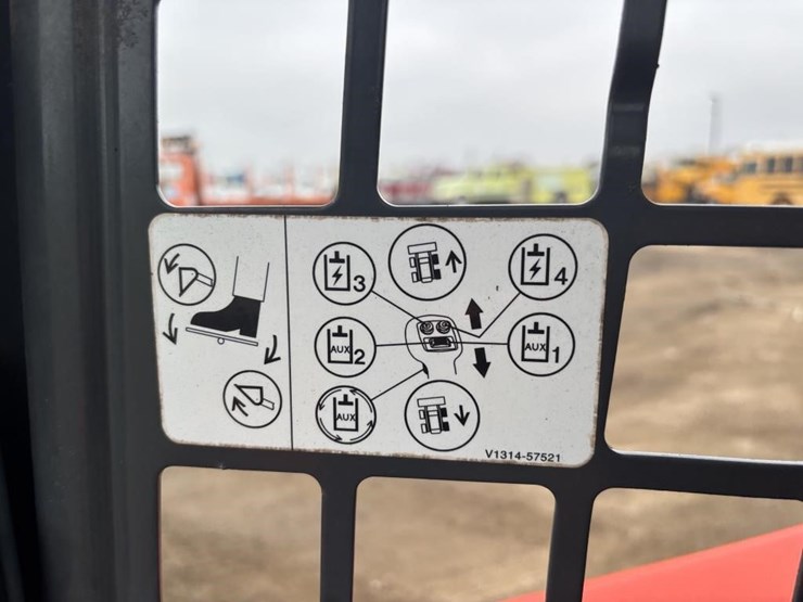 kubota-ssv75-image-25