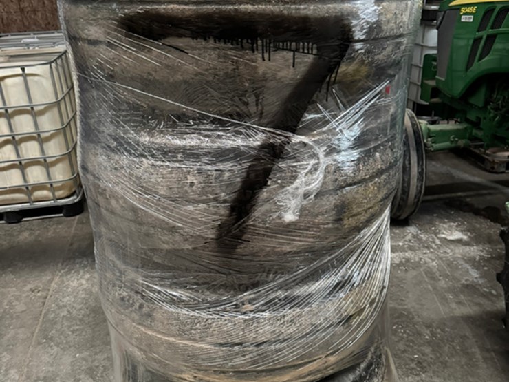 implement-tires-(lt1477,-unit-7)-image-2