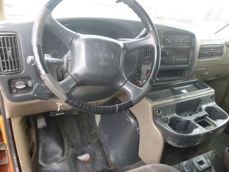 2000-gmc-3500-image-10