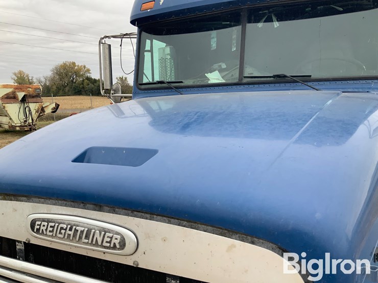 1999-freightliner-fld112-image-10