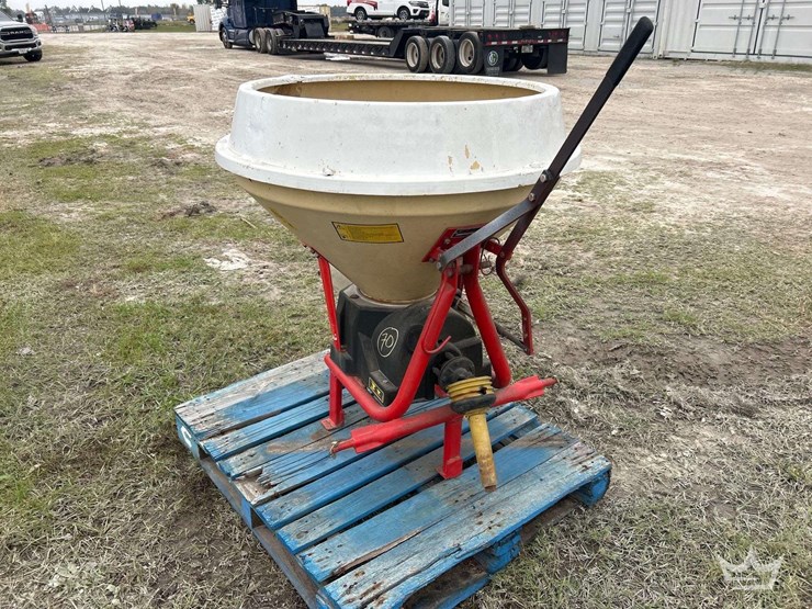 kverneland-ps203-seed-spreader-pto-attachment-image-9