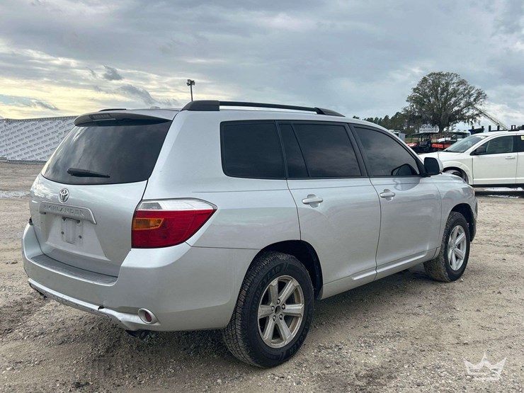 2010-toyota-highlander-suv-image-3