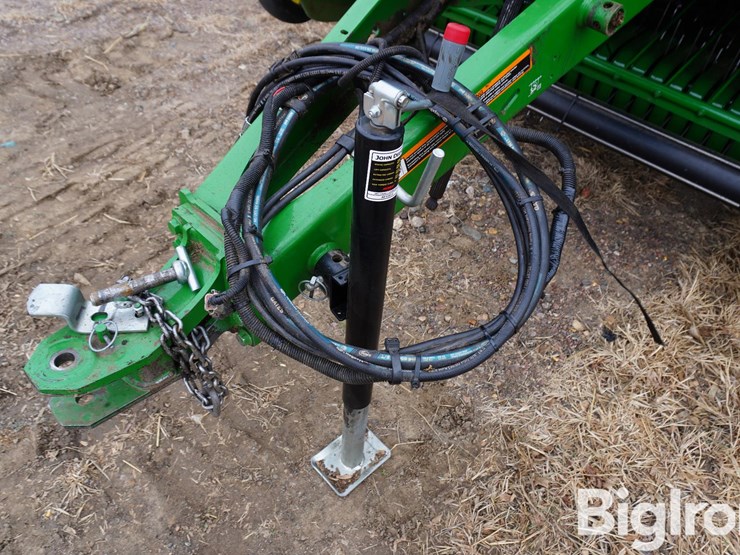 2024-john-deere-561m-image-10