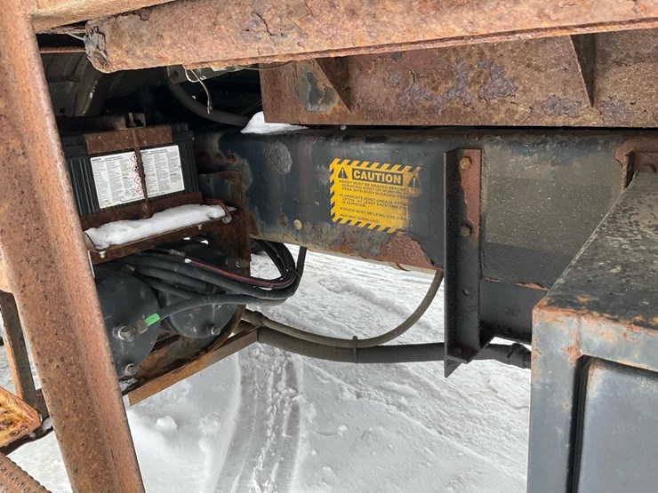 2000-freightliner-fl70-image-25