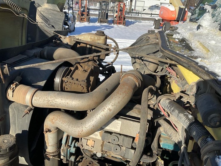 international-4900-image-58